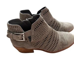 NWOT Vince Camuto Suede grey Ankle
boot